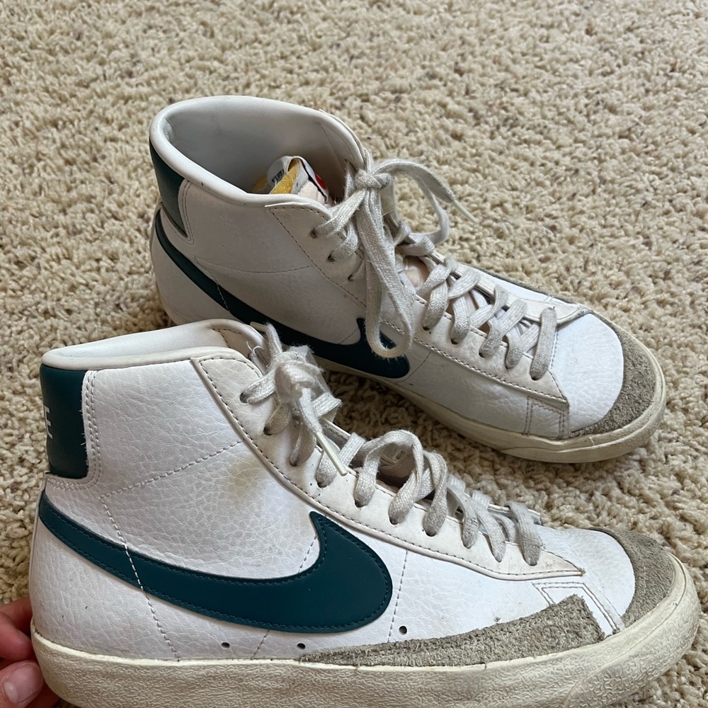 Nike White and Teal High-Top Blazer Size 8.5